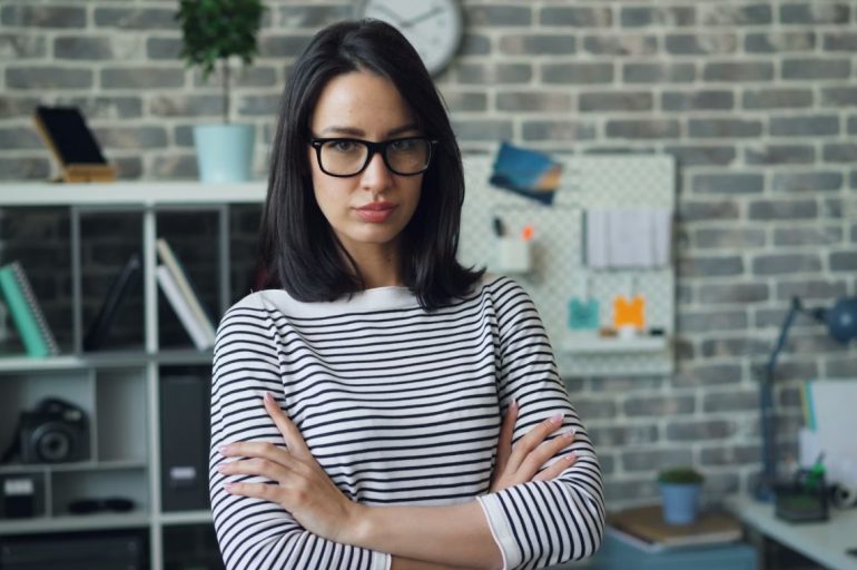 Extravertire vs. introvertire: diferente si impact asupra personalitatii